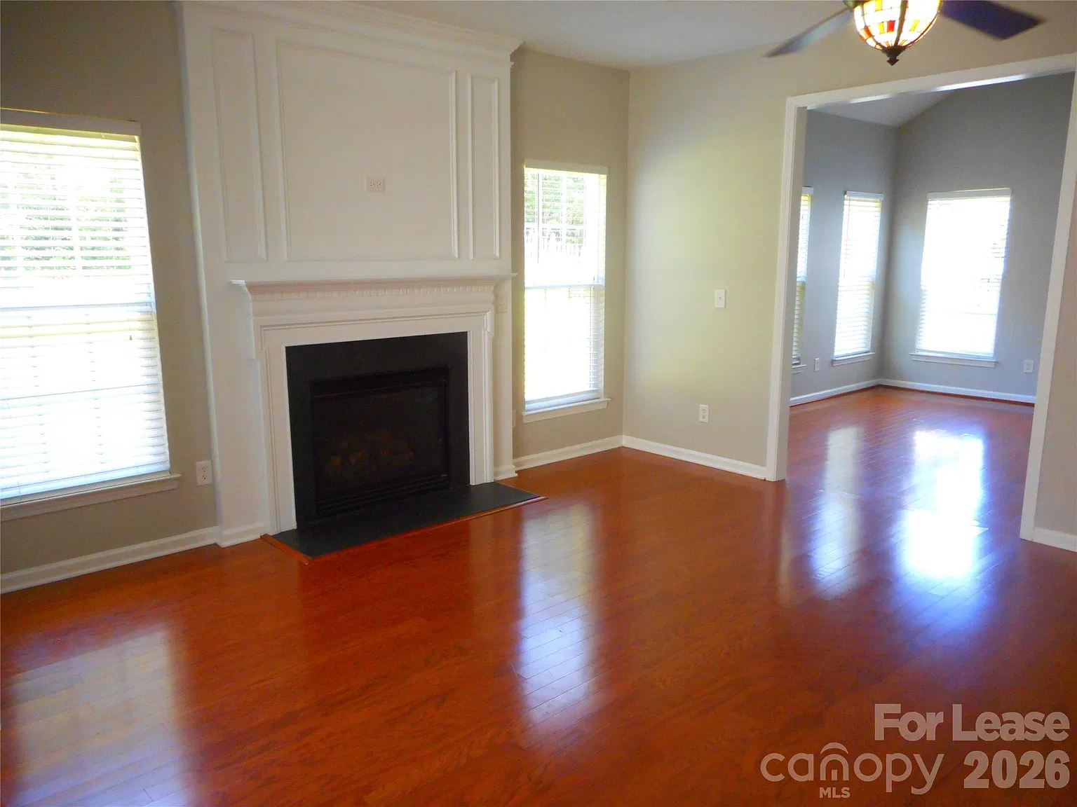3 bed, 2.5 bath, 2372 sqft, $2,175 — Photo 4