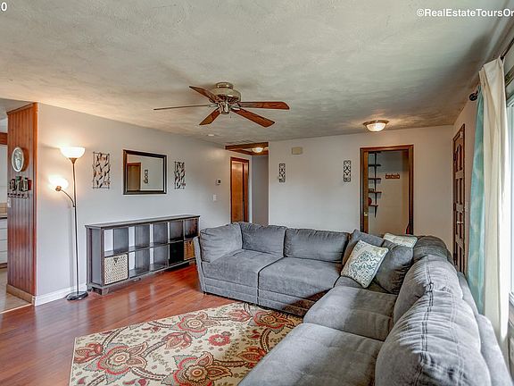 4th image of 2769 NE Laura St
