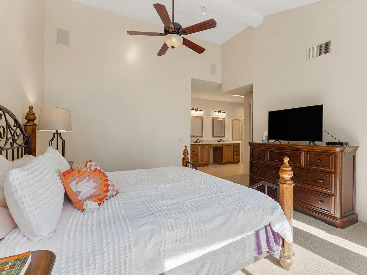 3 bed, 2596 sqft, $8,500 — Photo 4