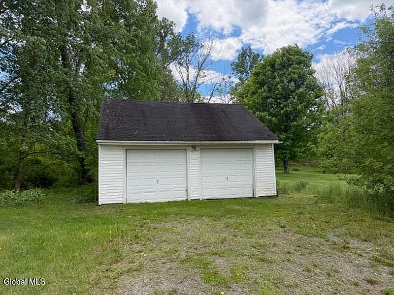 2nd image of 210 Meeting House Road