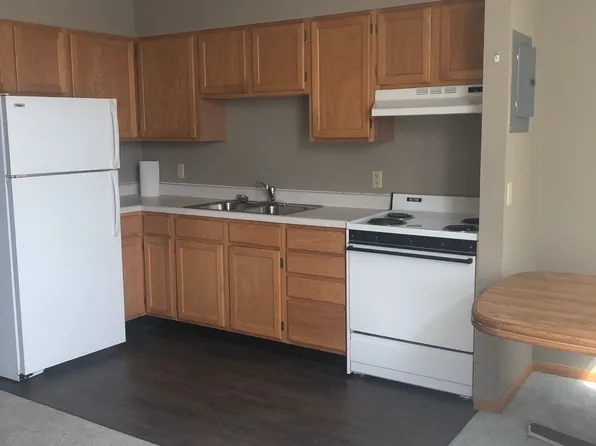 101 S Main St APT 201, Mitchell, SD 57301