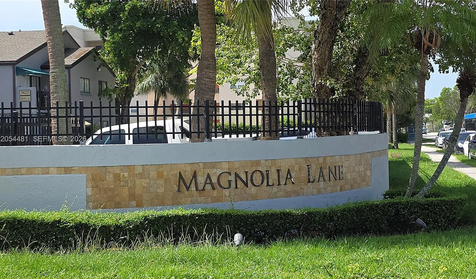 Magnolia Lane Condo — Photo 1