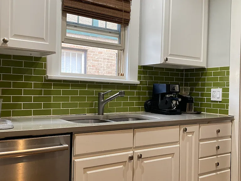 370 N Clarkson St — Photo 4