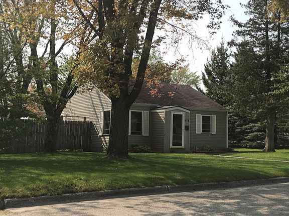 3rd image of 613 Kendall Ave S