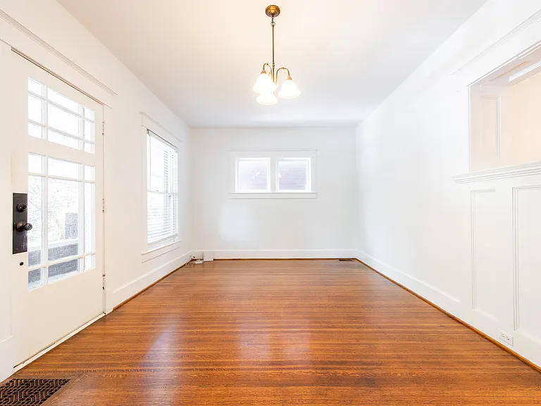 1604 Edgeland Ave — Photo 7