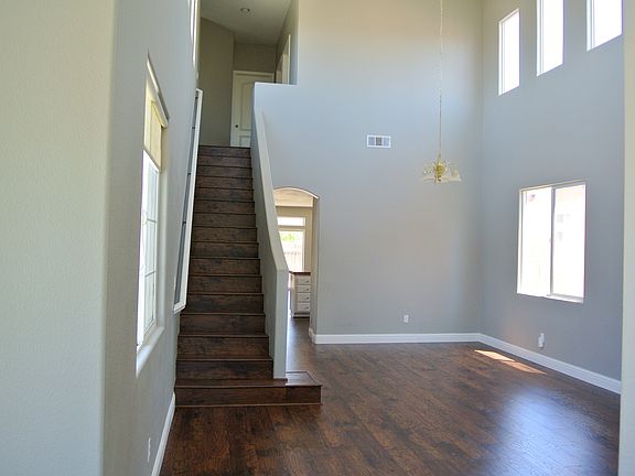 3rd image of 929 W Burgundy Ct