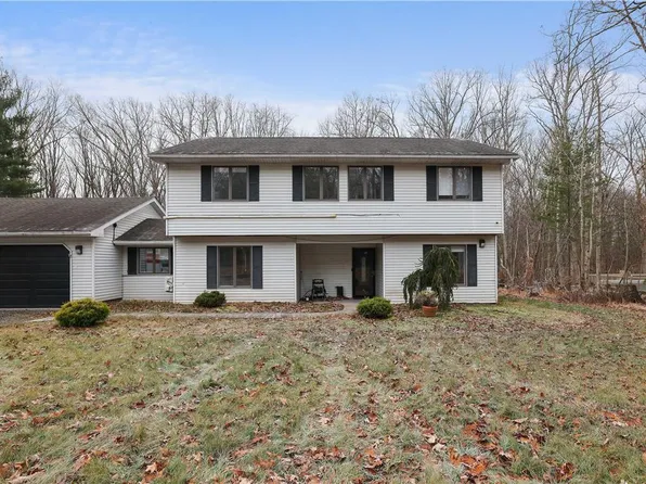 17 Beechwood Ln, East Stroudsburg, PA 18301