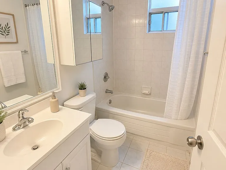 286 Robert St — Photo 4
