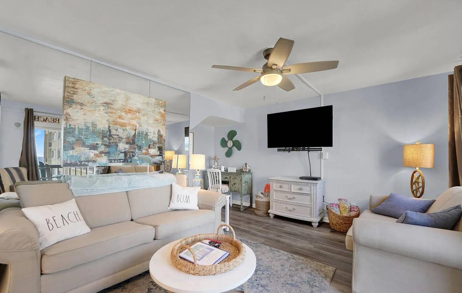 2 bed, 2.0 bath, 979 sqft, $4,505 — Photo 4