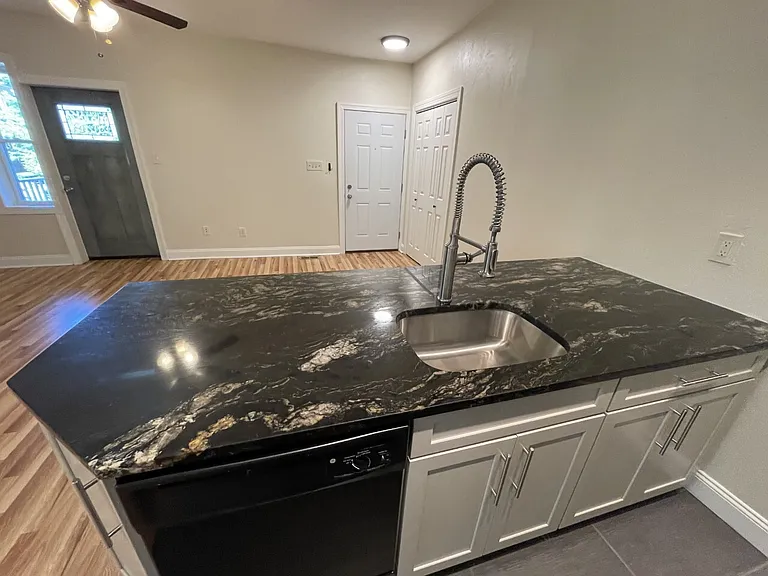 4924 Centre Ave — Photo 5