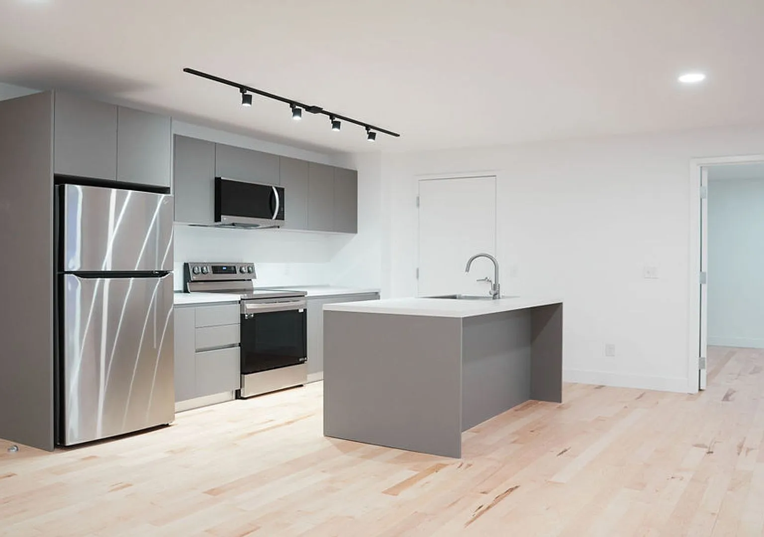 2 bed, 1142 sqft, $2,750 — Photo 4