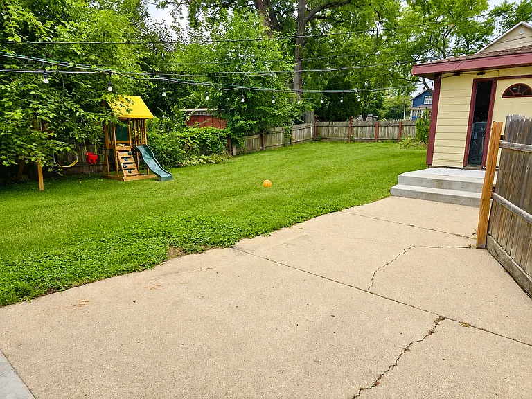 17 California Ave — Photo 11