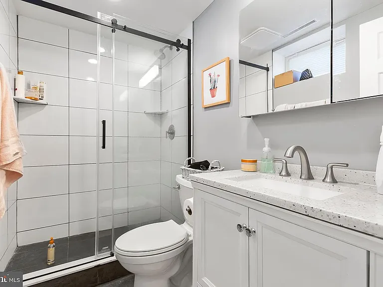 1321 Rowe St #B — Photo 12