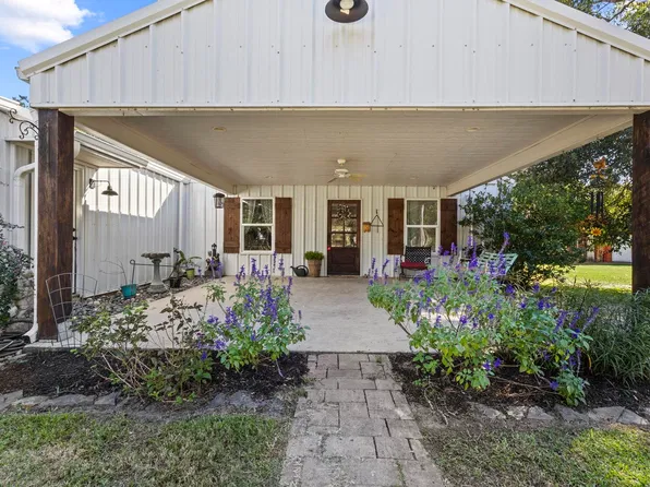9543 Twin Lakes Dr, Orange, TX 77632