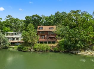 9 Shore Dr, Branford, CT 06405
