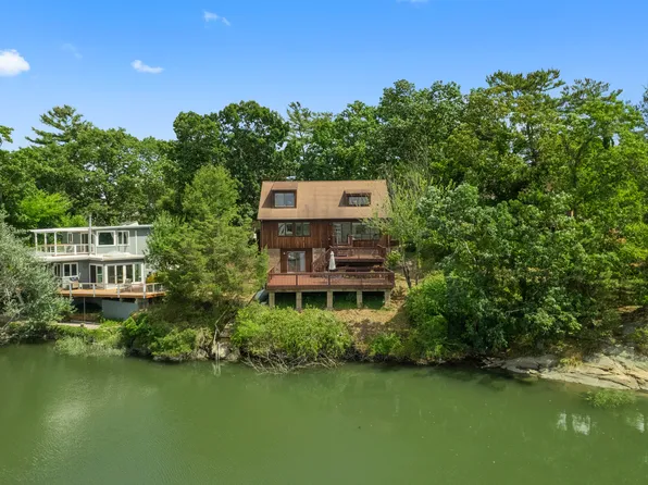 9 Shore Drive, Branford, CT 06405