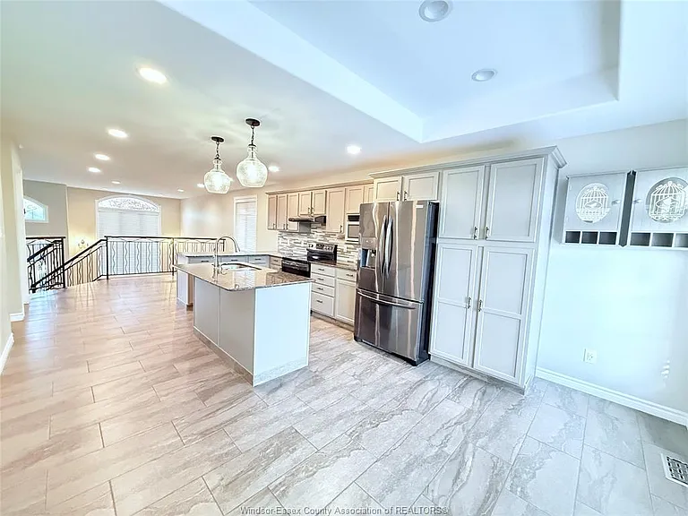 170 Diane Cres — Photo 4