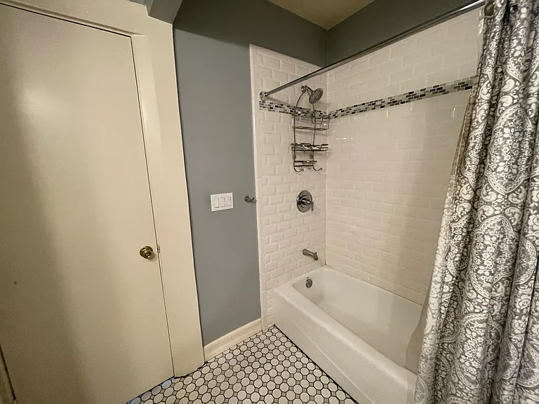 3061 Macarthur Blvd #1 — Photo 7