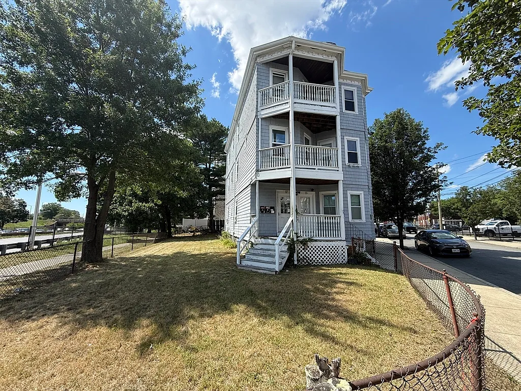 2 bed, 1.0 bath, 99999 sqft, $2,800 — Photo 2