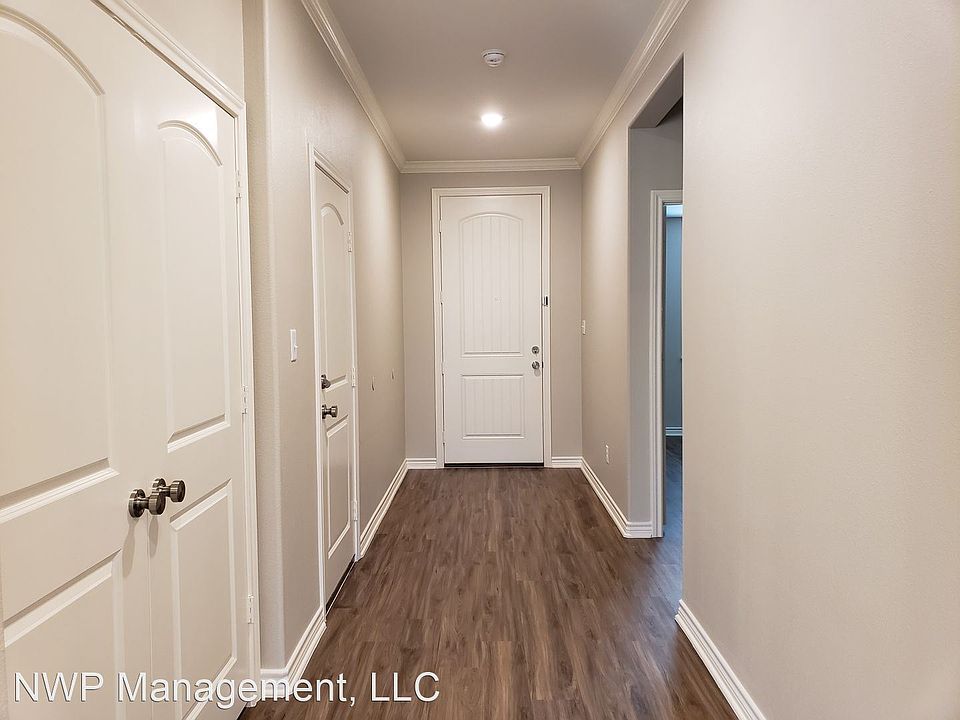 1st image of 1007 McClenny Dr Unit 102