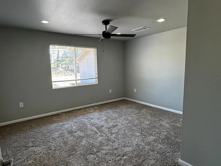 4832 N Fruit Ave — Photo 10