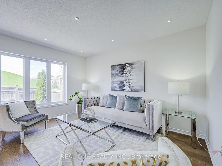 65 Westcliffe Cres — Photo 11