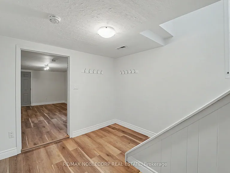 3519 Laddie Cres — Photo 4