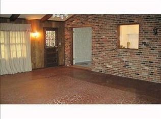 1661 Colonial Rd, Memphis, TN 38117