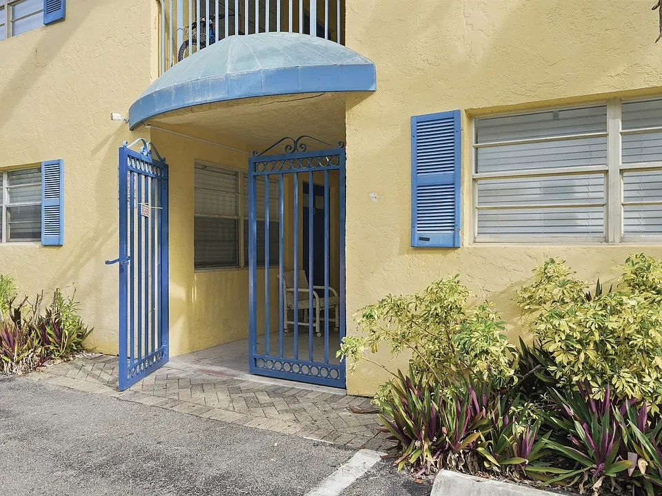 4290 Gulfstream Dr #5