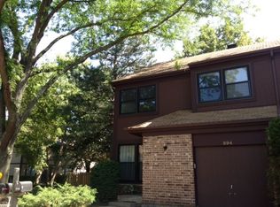 294 Oakwood Ln, Wheeling, IL 60090