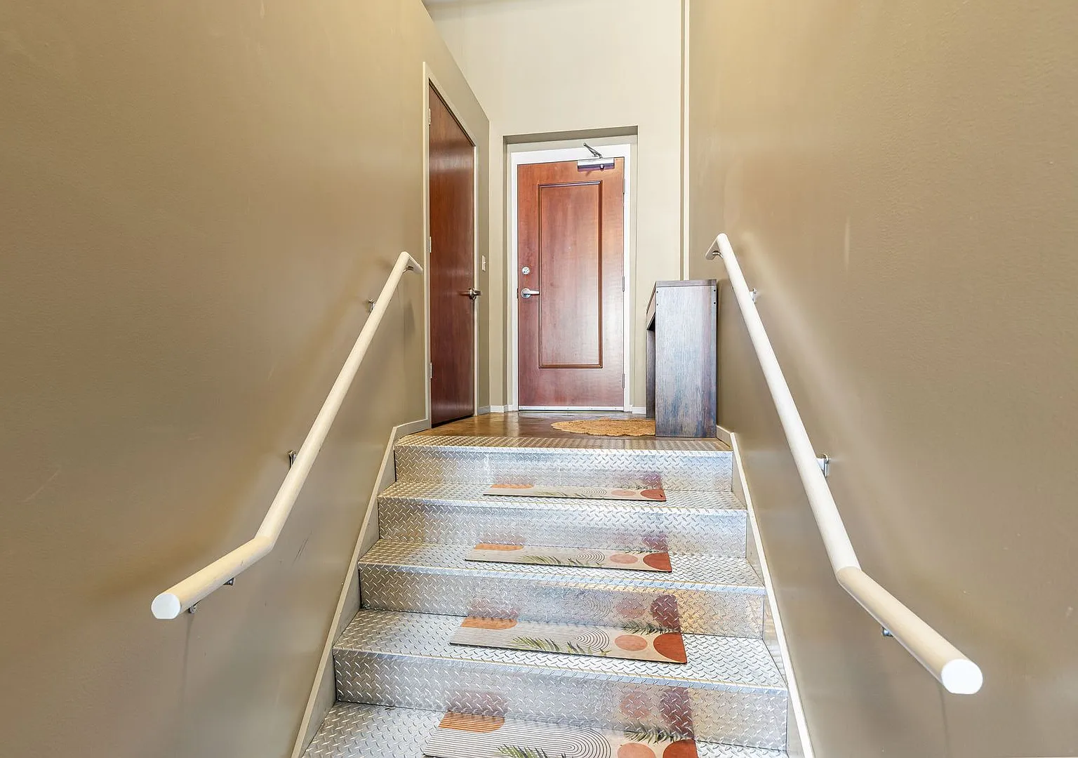 Fully Furnished 1-Bedroom in Lafayette Square | Utilities Included | 3, 6 & 9 Month Leases — Photo 4