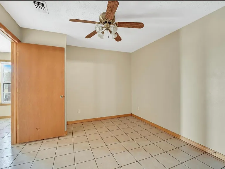 2200 N Electra St — Photo 7