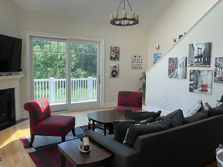 56 Green Meadow Dr — Photo 3