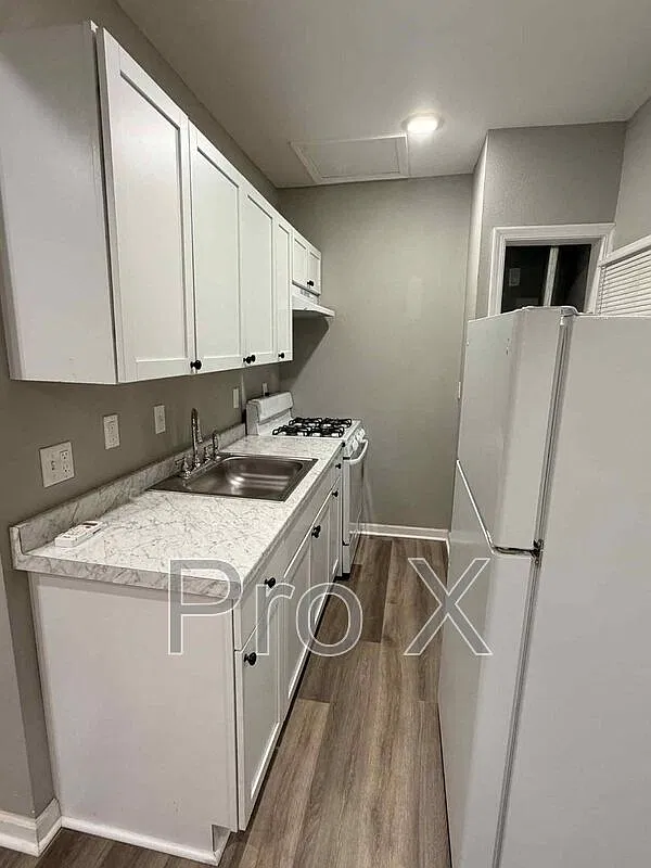 Studio, 1.0 bath, 350 sqft, $675 — Photo 3