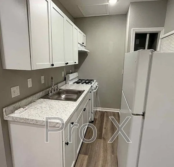 609 W 9th St — Photo 3