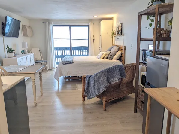415 Ocean Blvd, Hampton, NH 03842