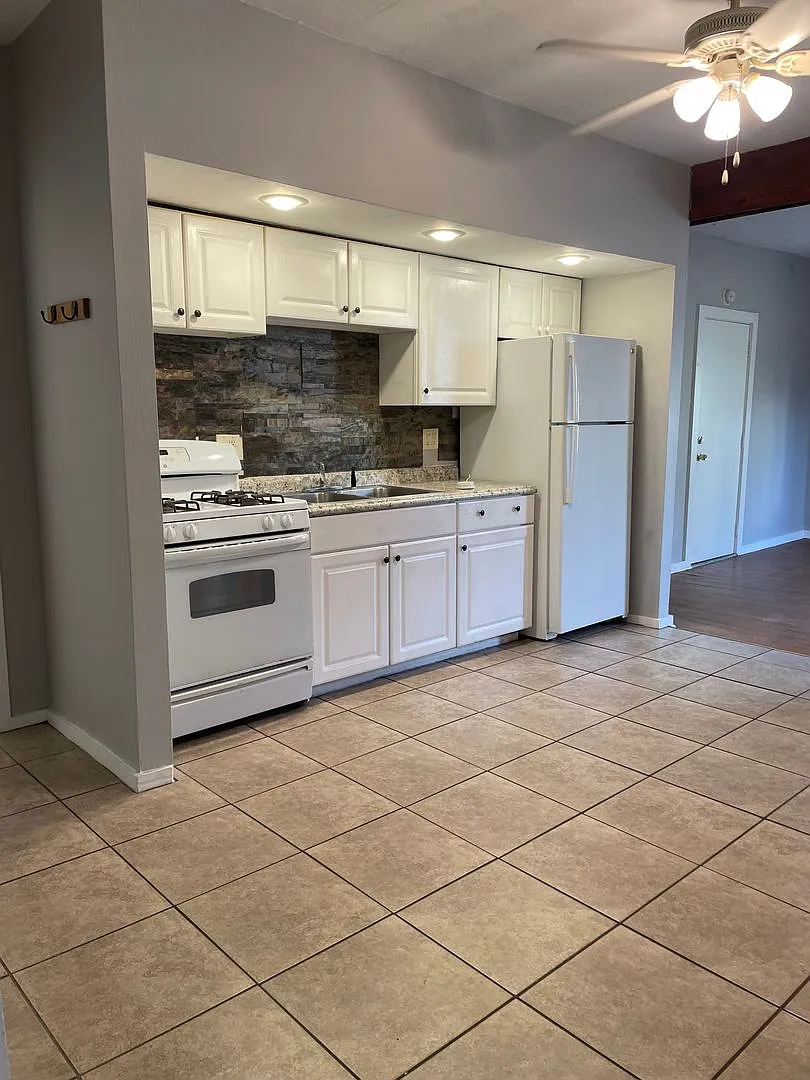 501 Marie Ave - (22200) — Photo 3