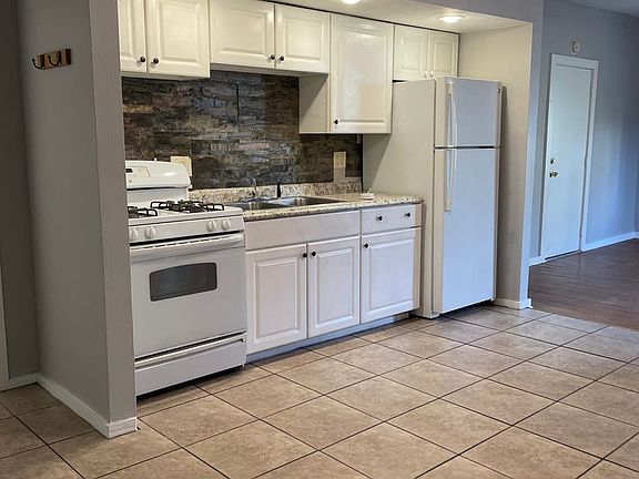 3rd image of 501 Marie Ave #1