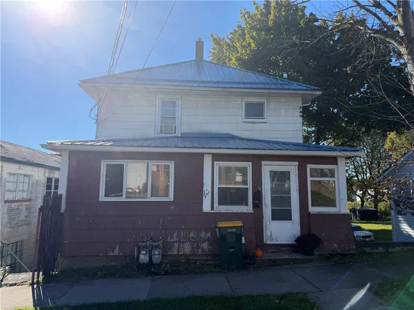 128 Willow Ave, Newark, NY 14513