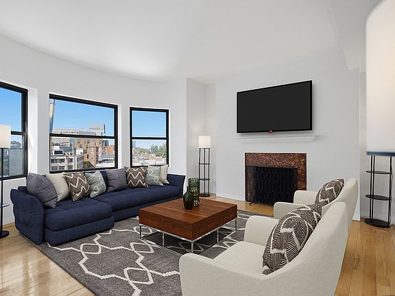 2nd image of 636-638 Beacon St #601