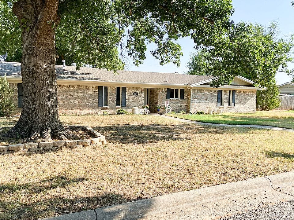 1st image of 2421 Hilltop Dr