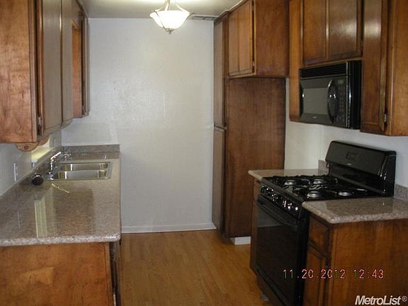 3rd image of 2020 Bowling Green Dr