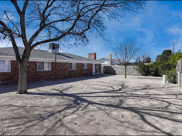 8617 Darlina Dr — Photo 33