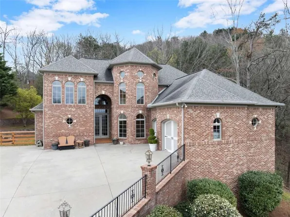 777 Oak Pointe Dr, Cleveland, GA 30528