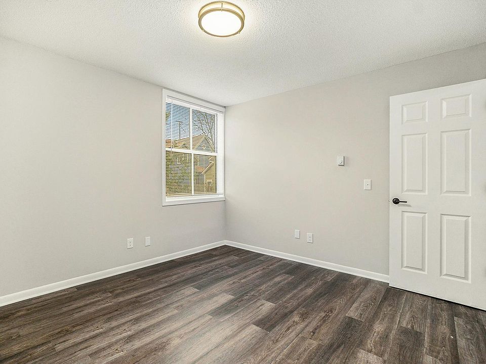 1st image of 811 W Lovell St #115