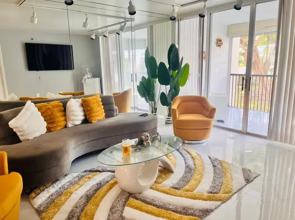 3910 Inverrary Boulevard #203B, Lauderhill, FL 33319