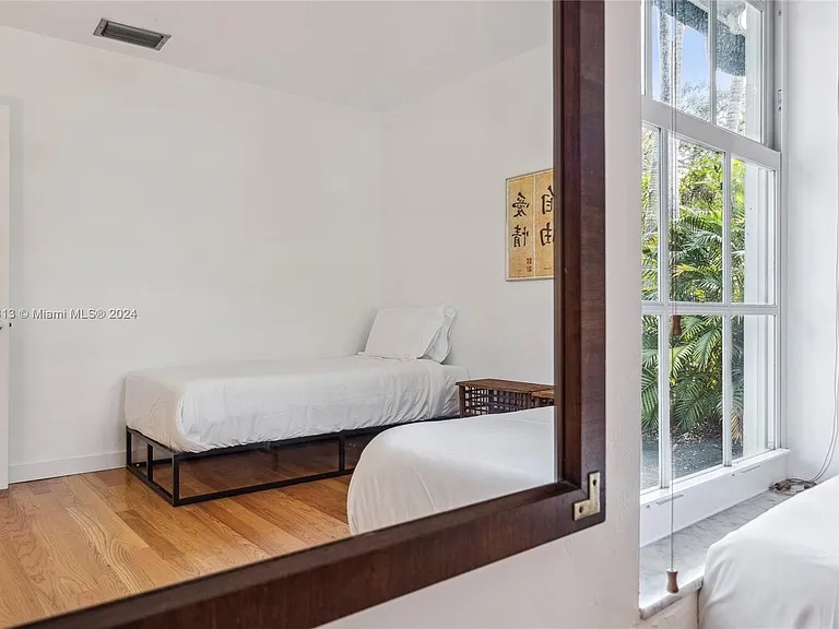 10130 SW 70th Ave — Photo 38