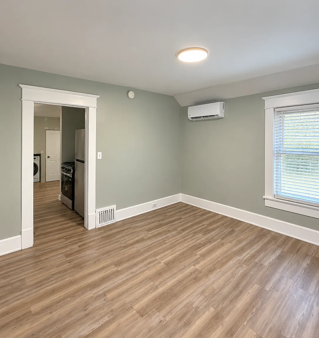 2 bed, 890 sqft, $1,550 — Photo 2
