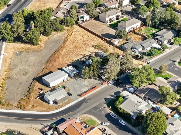 524 N Western Ave, Waterford, CA 95386