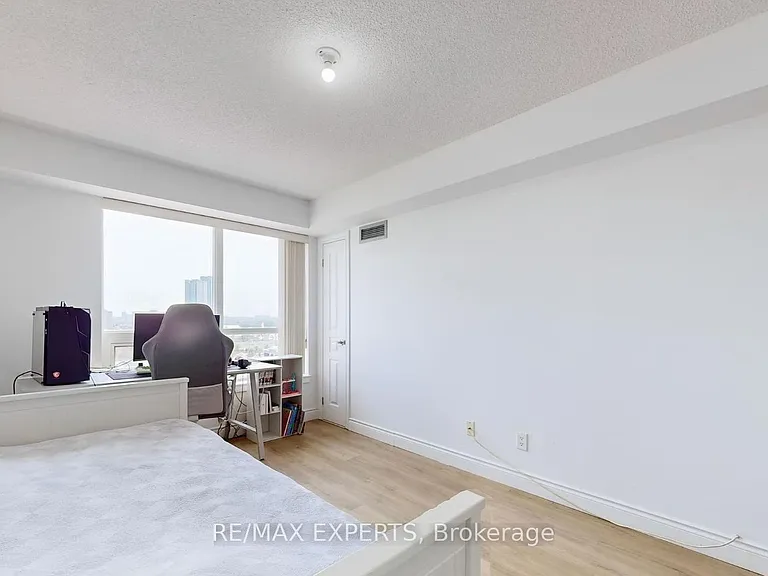 7 N Park Rd #1012 — Photo 14